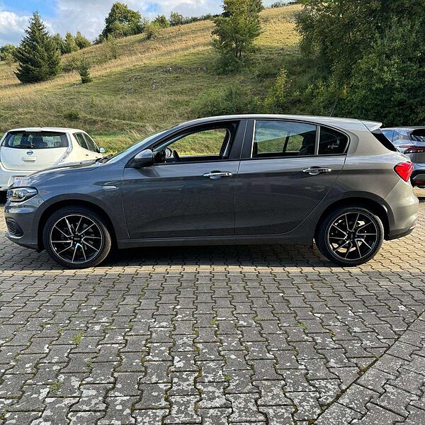 Fiat Tipo 5-Türer Easy 1.4 16V Paket Navi 70 kW (95 PS), .. .