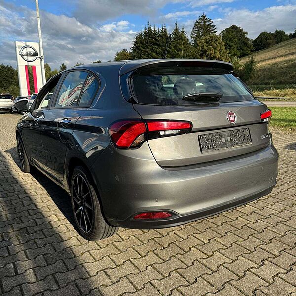 Fiat Tipo 5-Türer Easy 1.4 16V Paket Navi 70 kW (95 PS), .. .