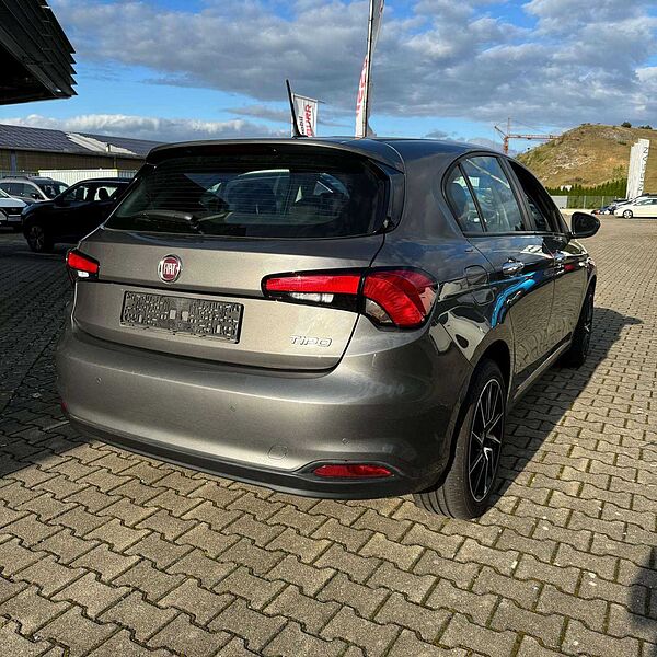 Fiat Tipo 5-Türer Easy 1.4 16V Paket Navi 70 kW (95 PS), .. .