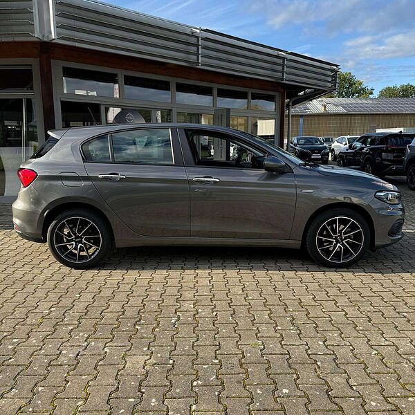 Fiat Tipo 5-Türer Easy 1.4 16V Paket Navi 70 kW (95 PS), .. .