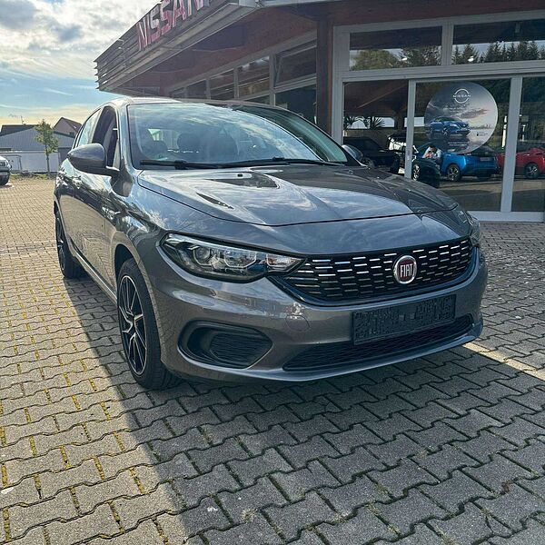 Fiat Tipo 5-Türer Easy 1.4 16V Paket Navi 70 kW (95 PS), .. .